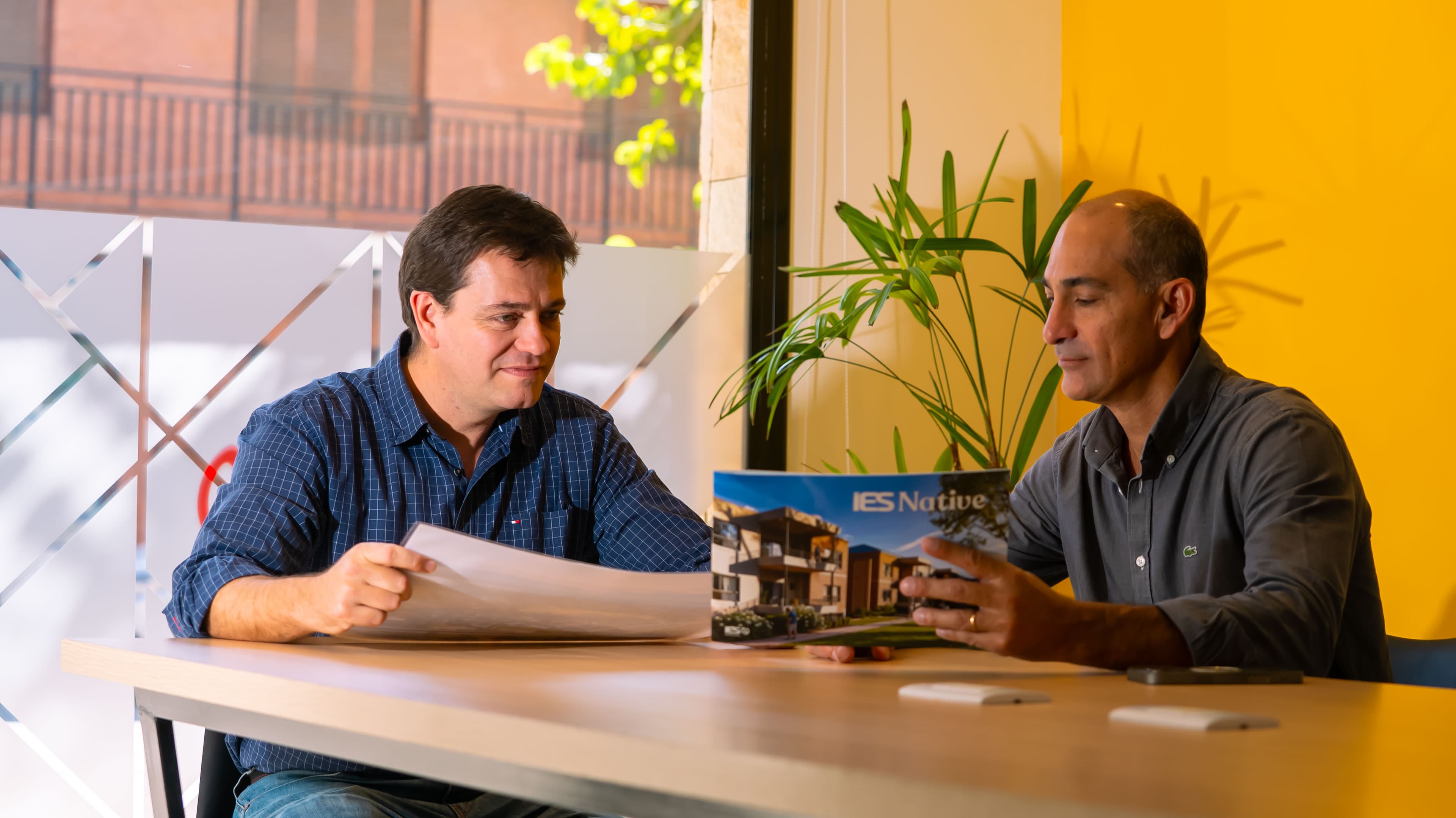 Gabriel Luna y Stanley Strachan, fundadores de IES